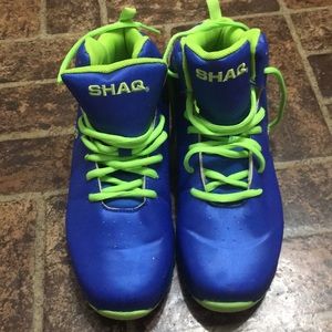 Shaq sneaks boys 6